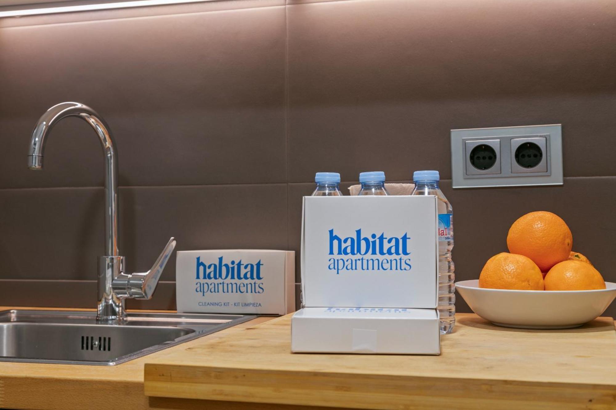 Habitat Apartments Rambla Deluxe Barcellona Esterno foto